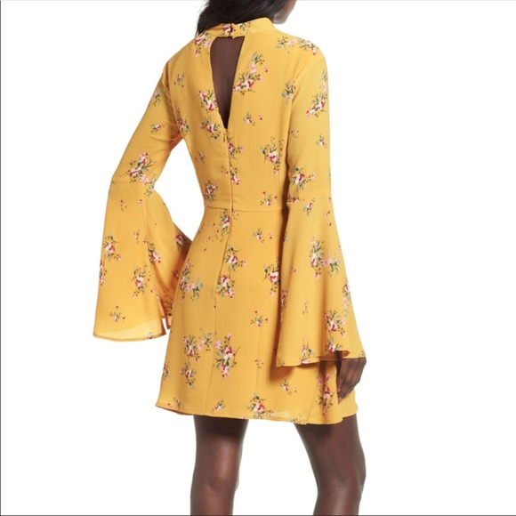 [Socialite] Harper Bell Sleeve Dress - Picture 3 of 3